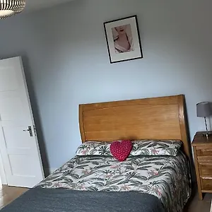  Apartment Goncalves Place